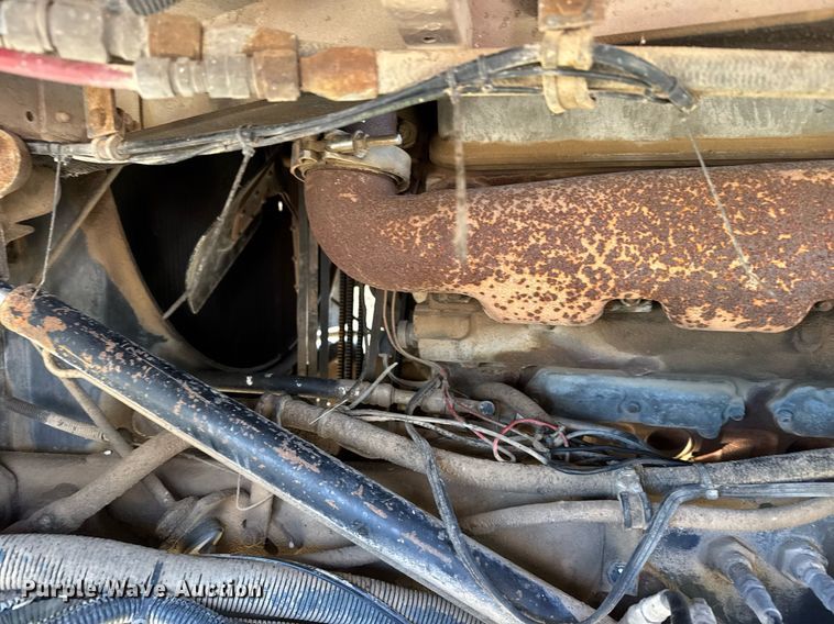 image for item DX3903 1982 International COF 9670 semi truck