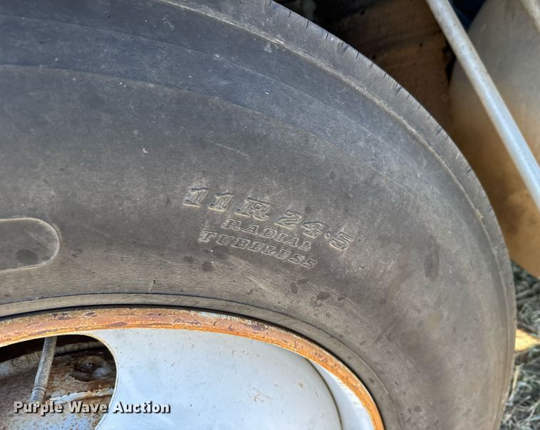 image for item DX3903 1982 International COF 9670 semi truck