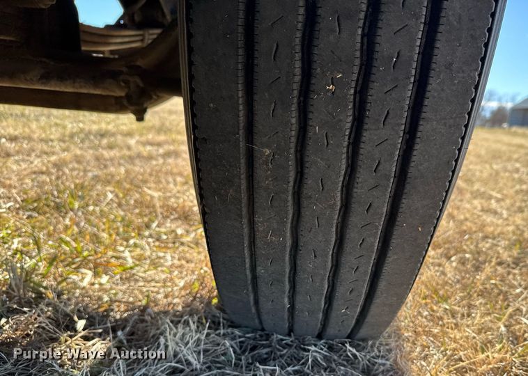 image for item DX3903 1982 International COF 9670 semi truck