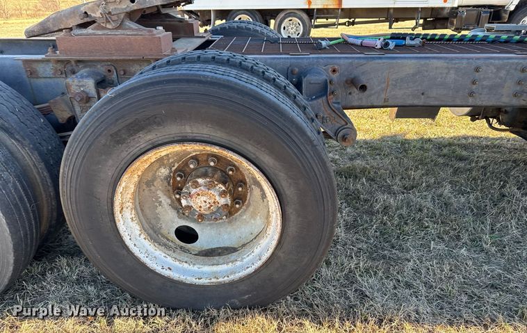 image for item DX3903 1982 International COF 9670 semi truck