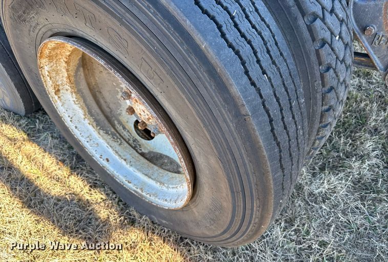 image for item DX3903 1982 International COF 9670 semi truck