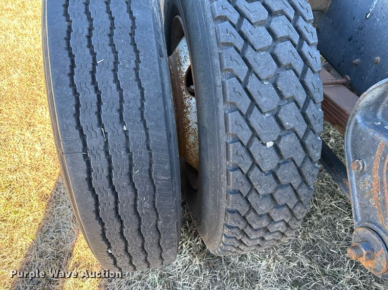 image for item DX3903 1982 International COF 9670 semi truck