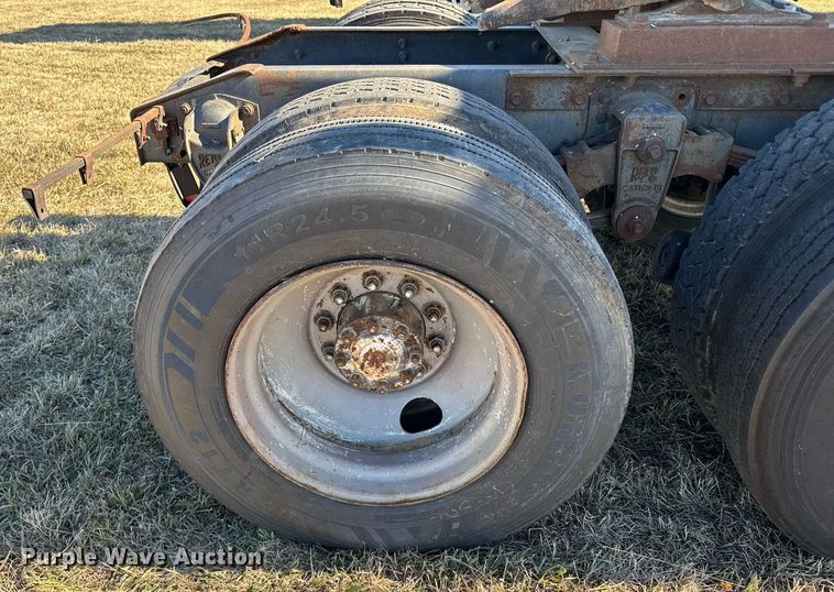 image for item DX3903 1982 International COF 9670 semi truck