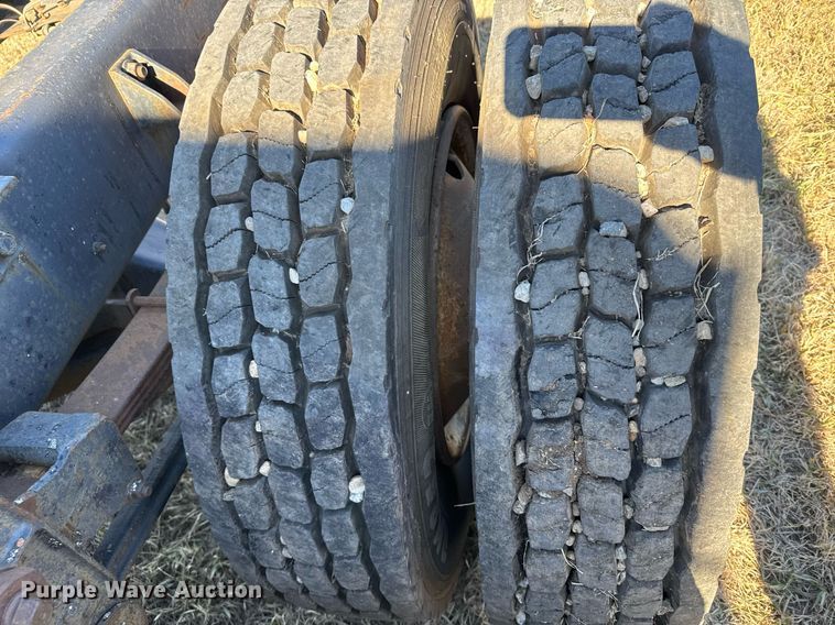 image for item DX3903 1982 International COF 9670 semi truck