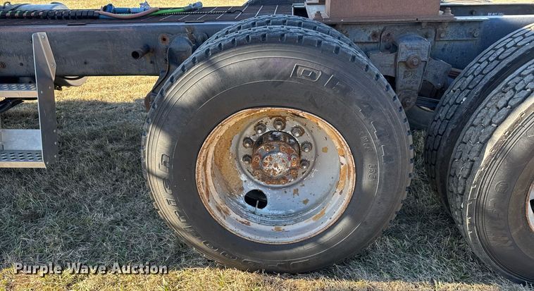 image for item DX3903 1982 International COF 9670 semi truck