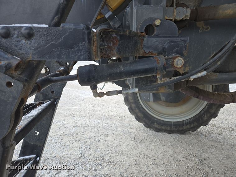 image for item EE7949 2015 Agco Rogator RG1100B sprayer