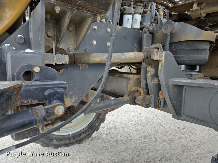 image for item EE7949 2015 Agco Rogator RG1100B sprayer