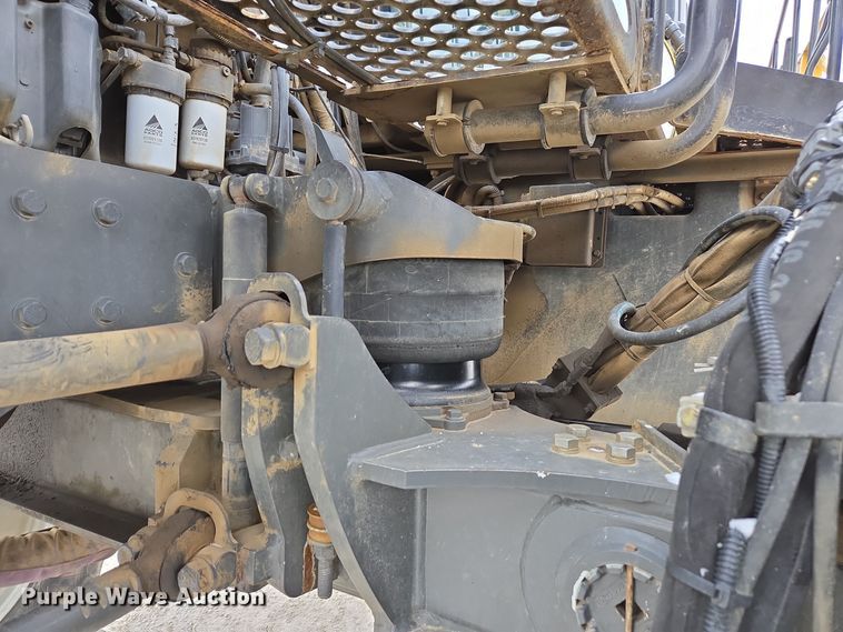 image for item EE7949 2015 Agco Rogator RG1100B sprayer