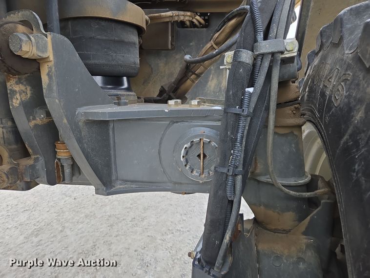 image for item EE7949 2015 Agco Rogator RG1100B sprayer