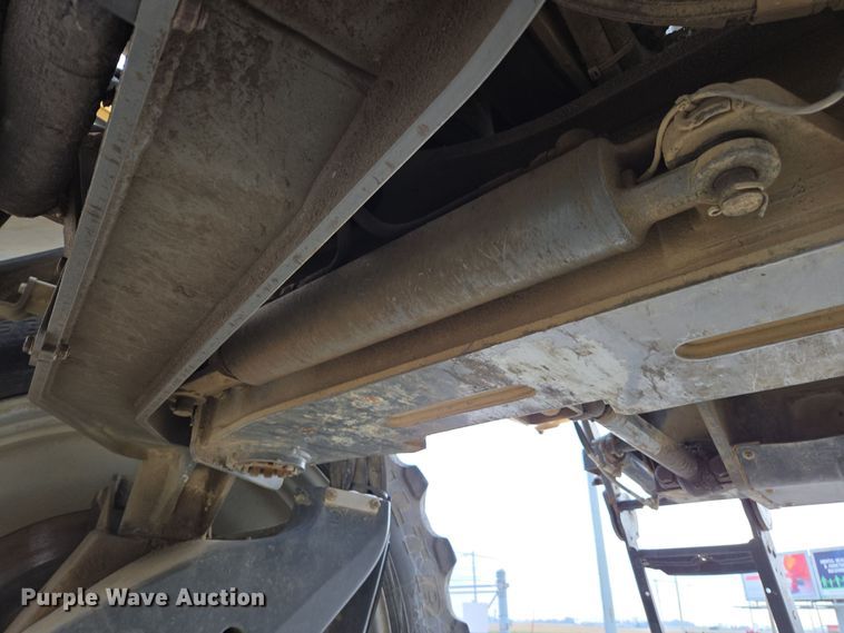 image for item EE7949 2015 Agco Rogator RG1100B sprayer