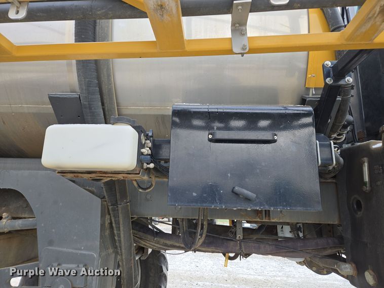 image for item EE7949 2015 Agco Rogator RG1100B sprayer
