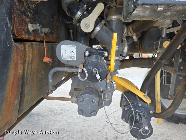 image for item EE7949 2015 Agco Rogator RG1100B sprayer