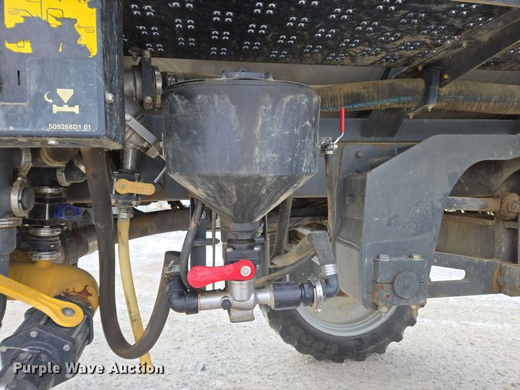 image for item EE7949 2015 Agco Rogator RG1100B sprayer