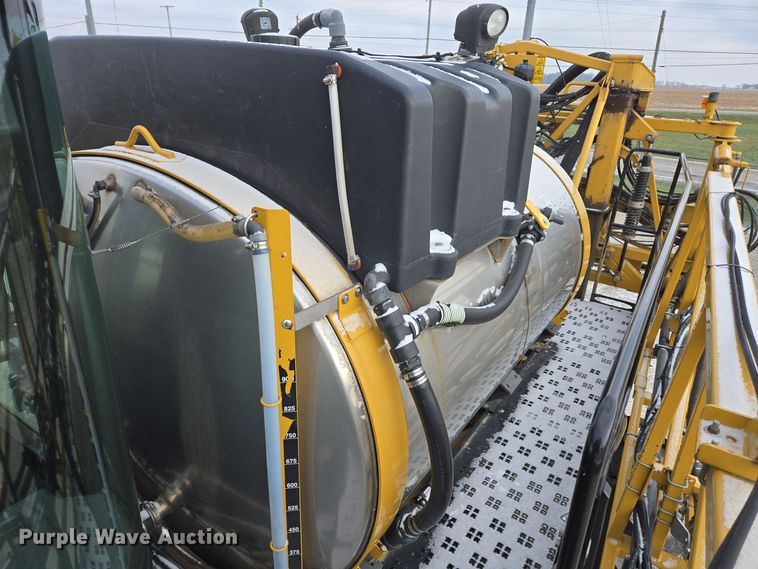 image for item EE7949 2015 Agco Rogator RG1100B sprayer