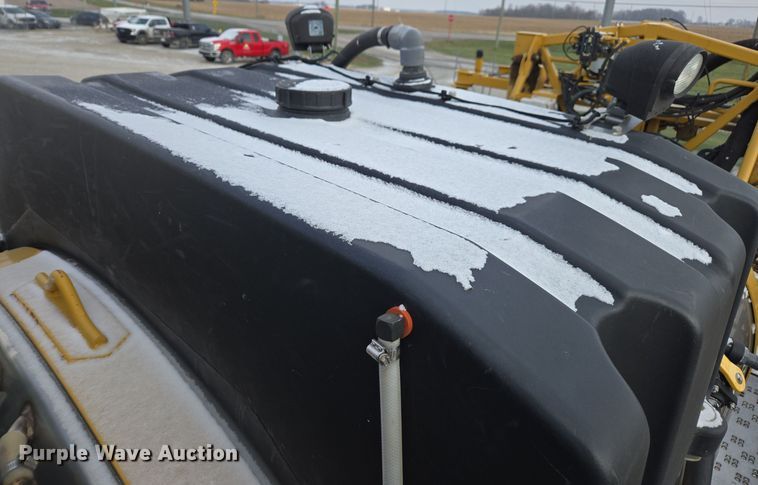 image for item EE7949 2015 Agco Rogator RG1100B sprayer