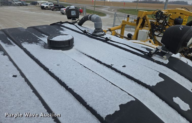 image for item EE7949 2015 Agco Rogator RG1100B sprayer