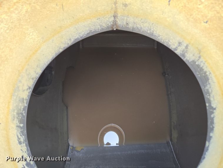 image for item EE7949 2015 Agco Rogator RG1100B sprayer