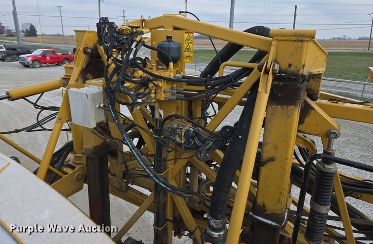 image for item EE7949 2015 Agco Rogator RG1100B sprayer