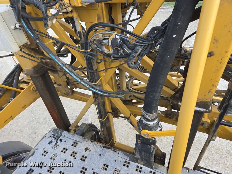 image for item EE7949 2015 Agco Rogator RG1100B sprayer