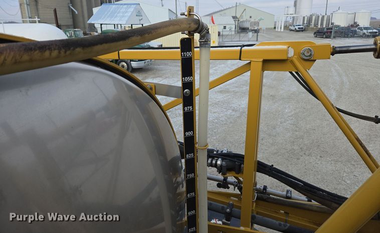 image for item EE7949 2015 Agco Rogator RG1100B sprayer