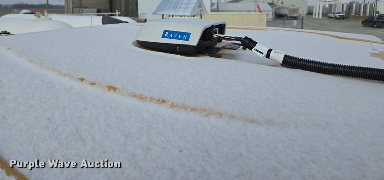 image for item EE7949 2015 Agco Rogator RG1100B sprayer