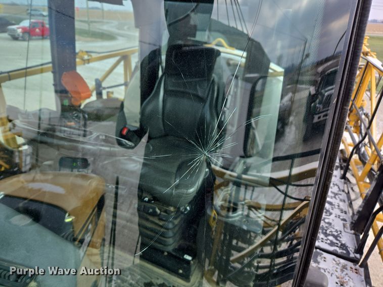 image for item EE7949 2015 Agco Rogator RG1100B sprayer