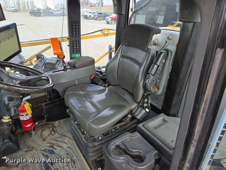 image for item EE7949 2015 Agco Rogator RG1100B sprayer