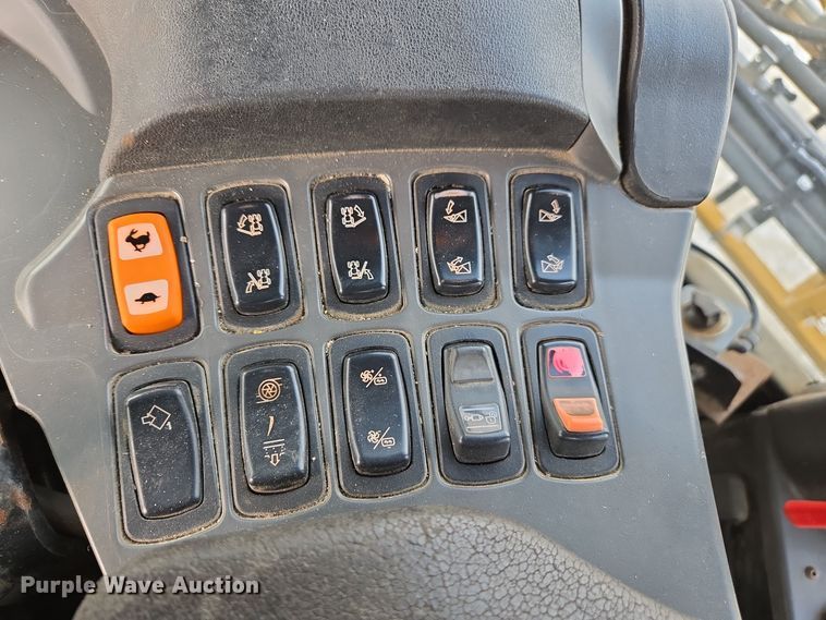 image for item EE7949 2015 Agco Rogator RG1100B sprayer