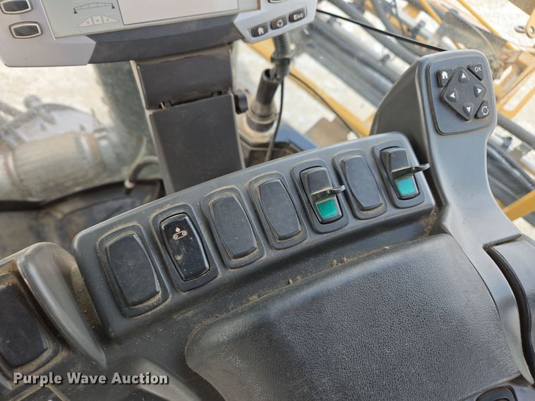 image for item EE7949 2015 Agco Rogator RG1100B sprayer