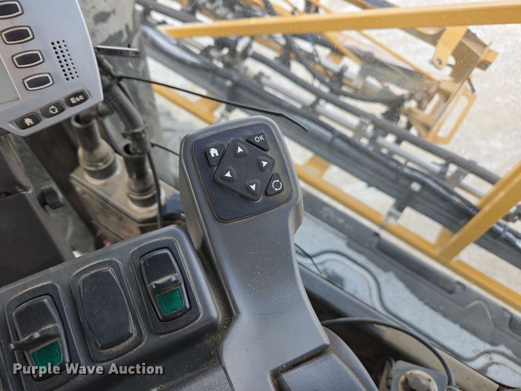 image for item EE7949 2015 Agco Rogator RG1100B sprayer