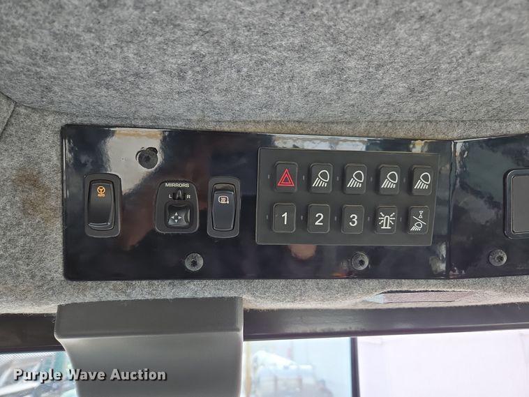 image for item EE7949 2015 Agco Rogator RG1100B sprayer