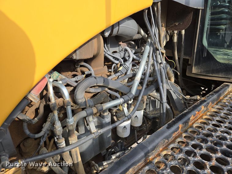 image for item EE7949 2015 Agco Rogator RG1100B sprayer