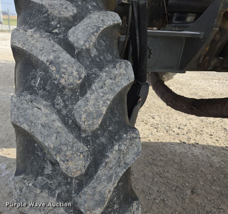 image for item EE7949 2015 Agco Rogator RG1100B sprayer