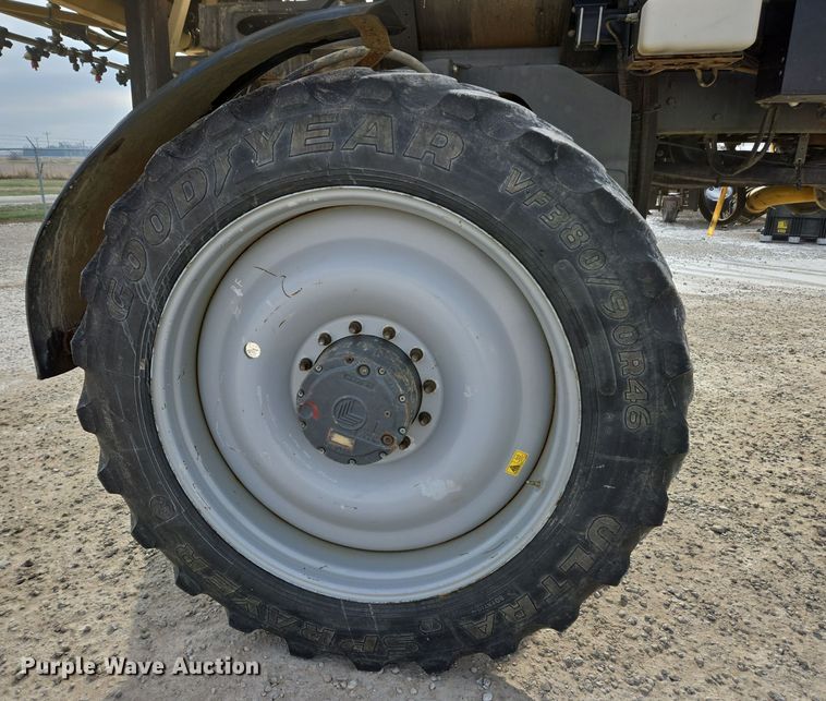 image for item EE7949 2015 Agco Rogator RG1100B sprayer