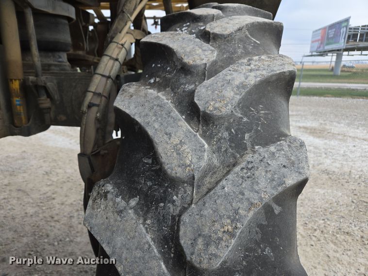 image for item EE7949 2015 Agco Rogator RG1100B sprayer