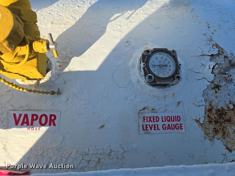 image for item EE7956 Vistron NH3 tank trailer