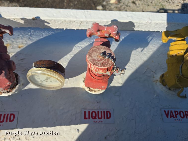 image for item EE7956 Vistron NH3 tank trailer