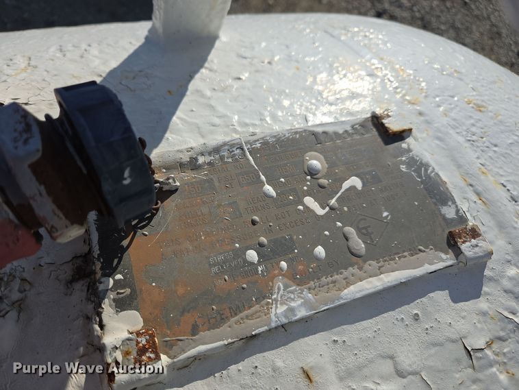 image for item EE7956 Vistron NH3 tank trailer