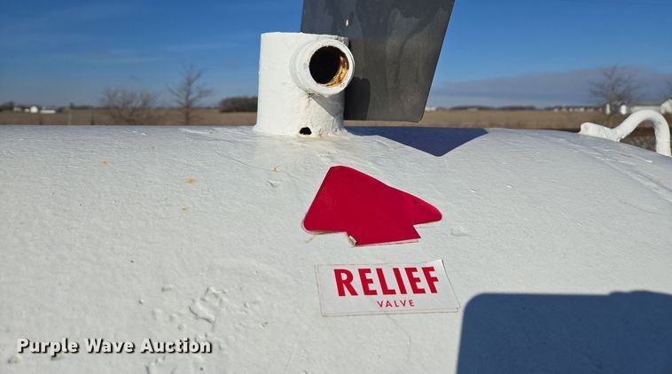 image for item EE7956 Vistron NH3 tank trailer