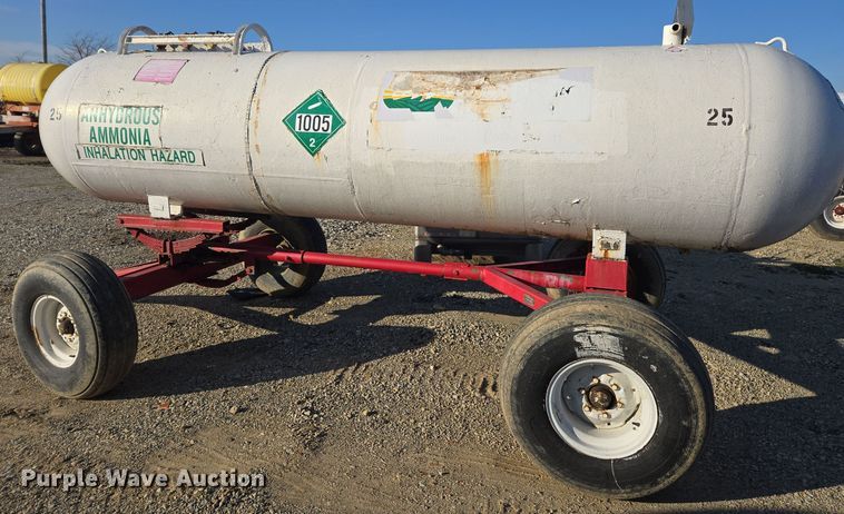 image for item EE7957 Vistron NH3 tank trailer