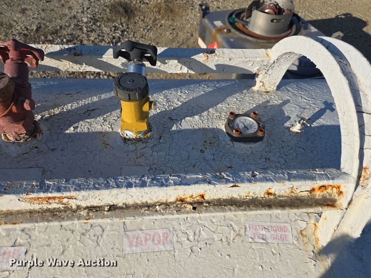 image for item EE7957 Vistron NH3 tank trailer