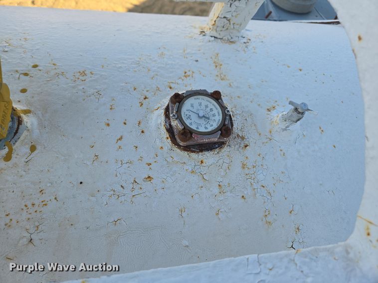 image for item EE7958 Vistron NH3 tank trailer