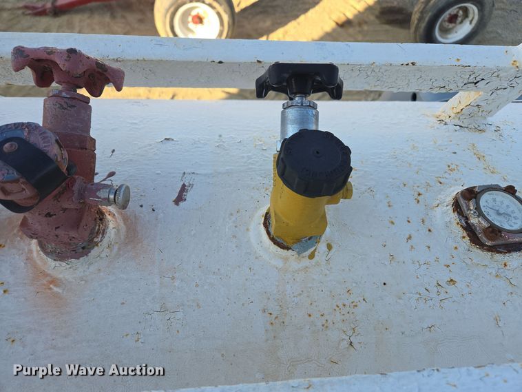 image for item EE7958 Vistron NH3 tank trailer