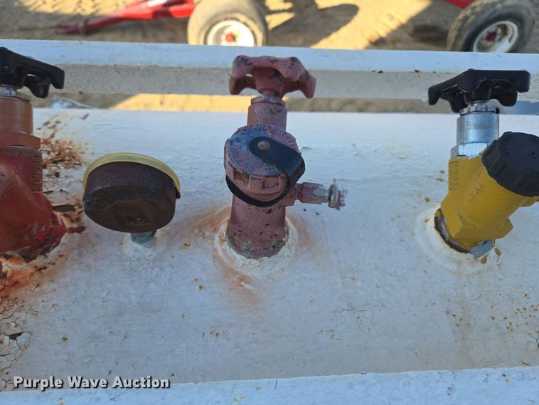 image for item EE7958 Vistron NH3 tank trailer