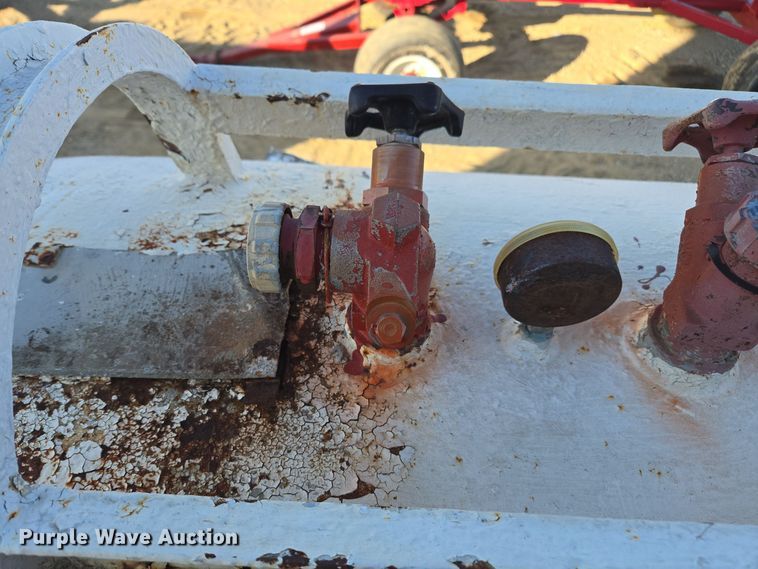 image for item EE7958 Vistron NH3 tank trailer