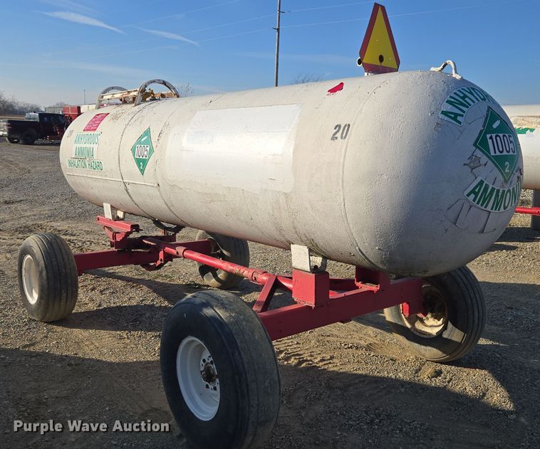 image for item EE7959 NH3 tank trailer