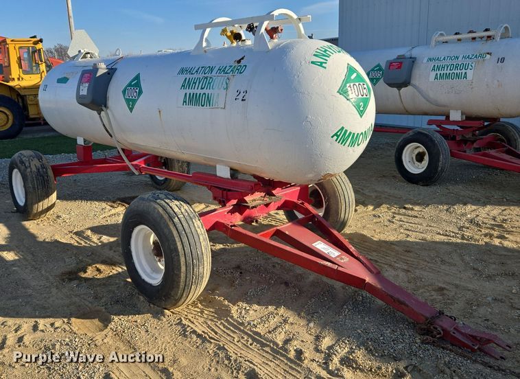 image for item EE7960 NH3 tank trailer