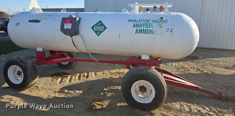 image for item EE7960 NH3 tank trailer
