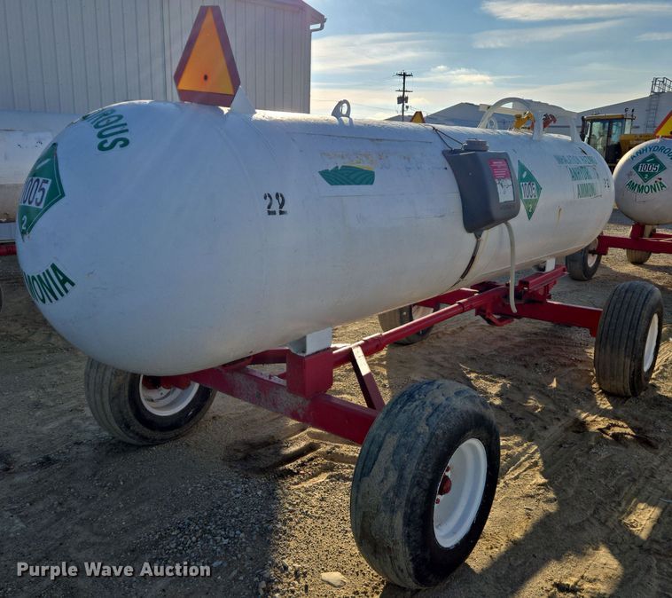 image for item EE7960 NH3 tank trailer