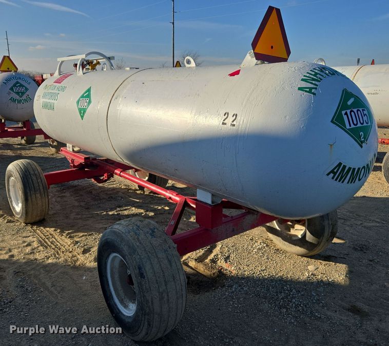 image for item EE7960 NH3 tank trailer